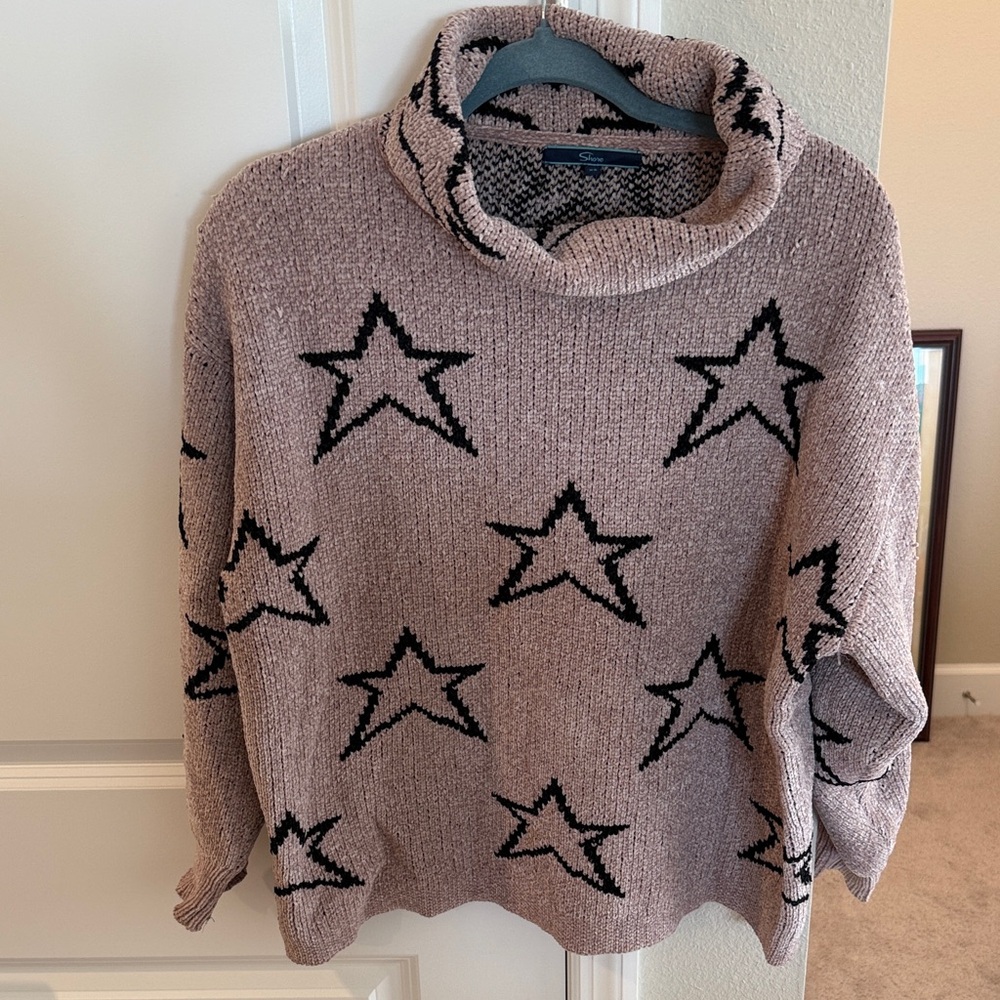 Cozy Star-Patterned Turtleneck Sweater